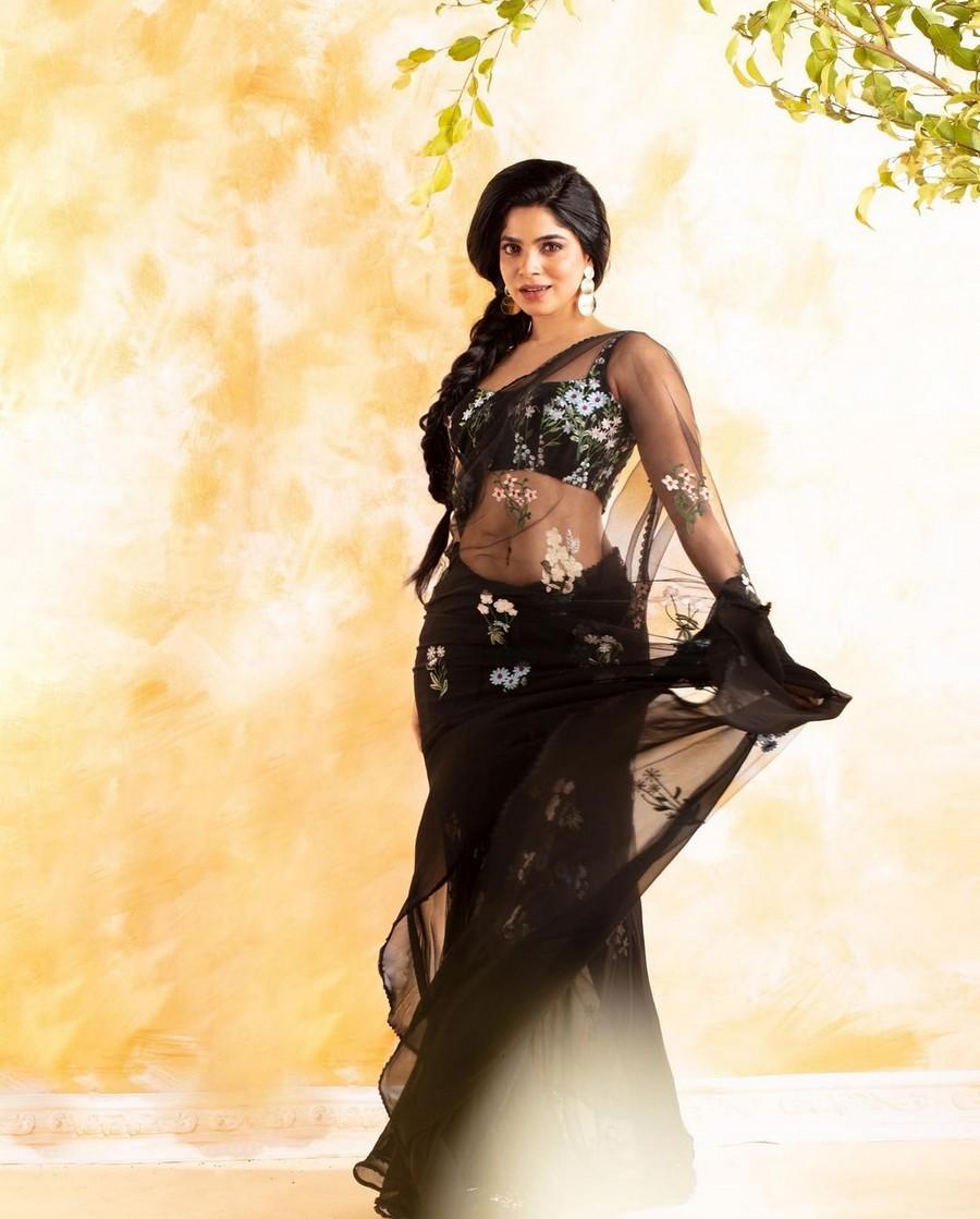 Divya Bharathi 3