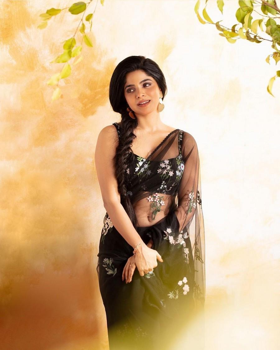 Divya Bharathi 5