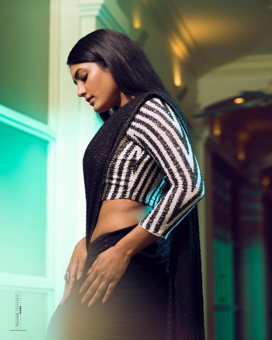 Eesha Rebba 3