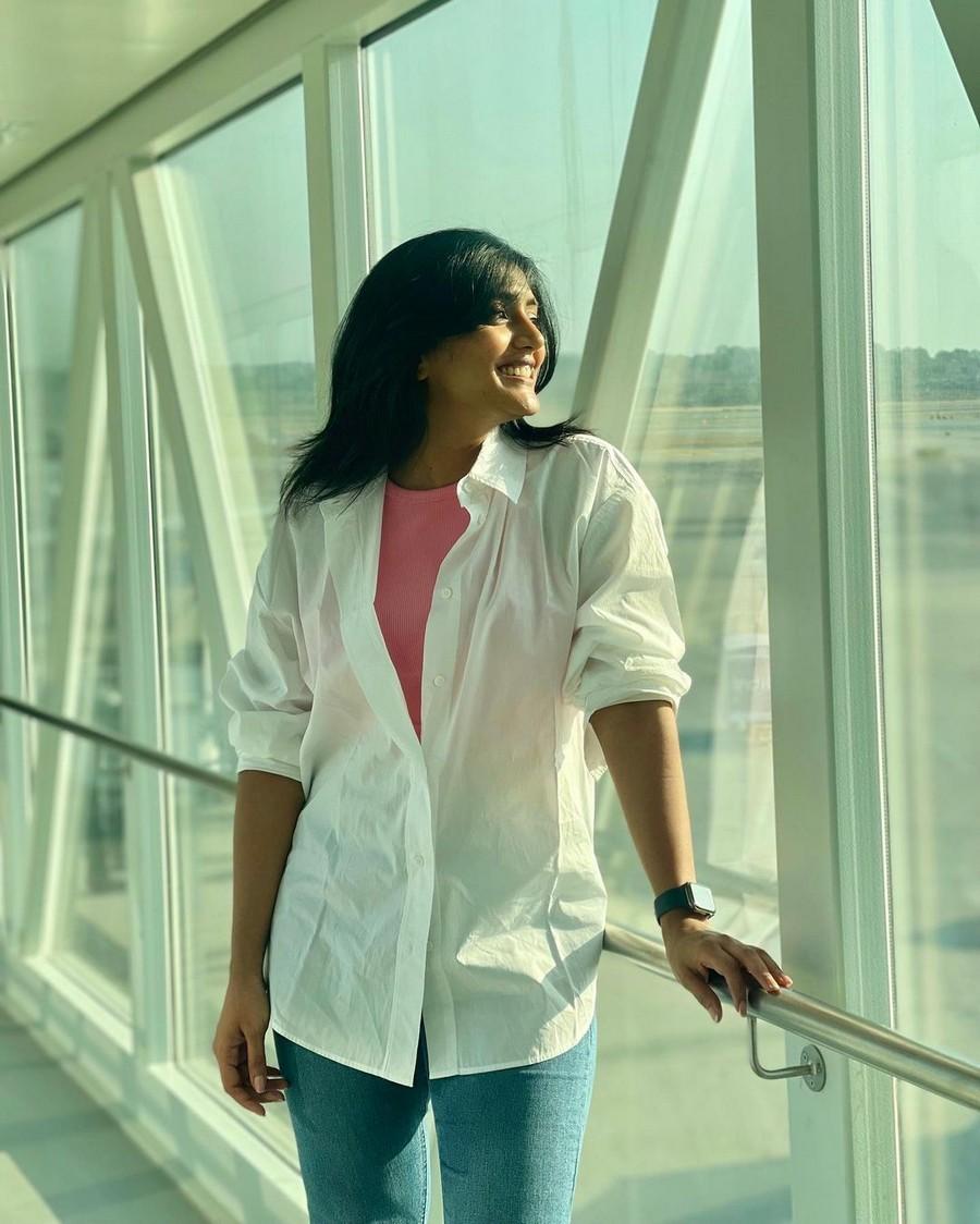Eesha Rebba 7