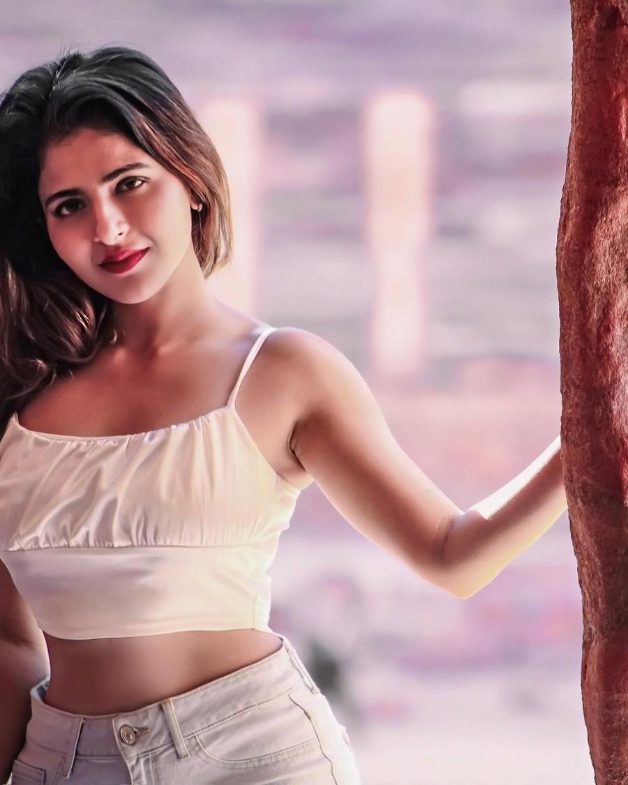 ISWARYA MENON 14