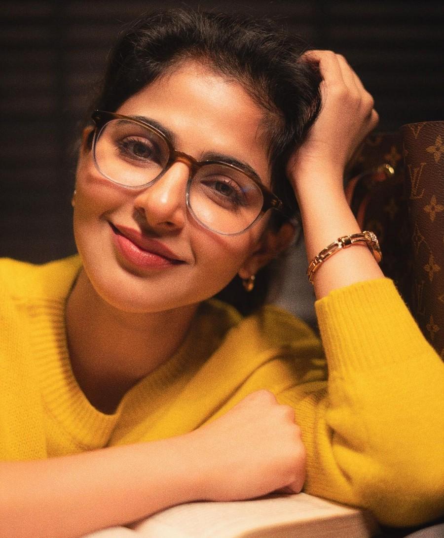 ISWARYA MENON 16