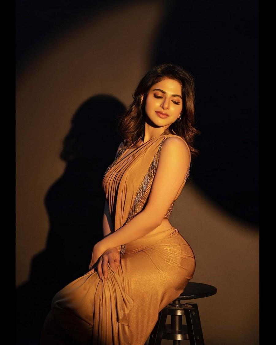ISWARYA MENON 7