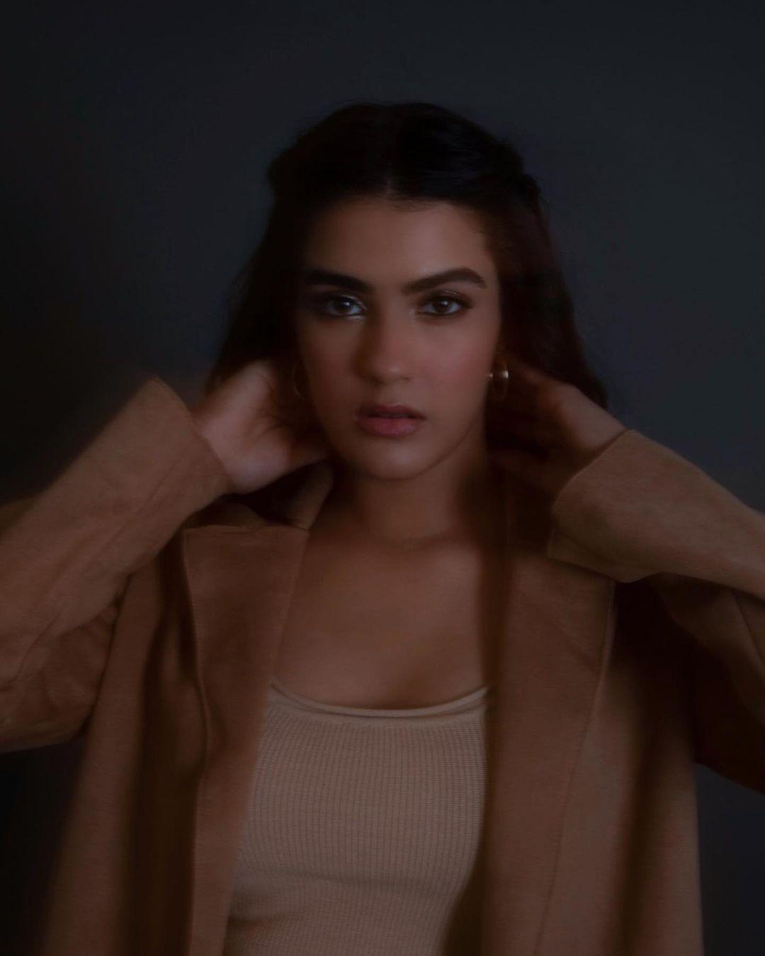 Kavya Thapar (5)