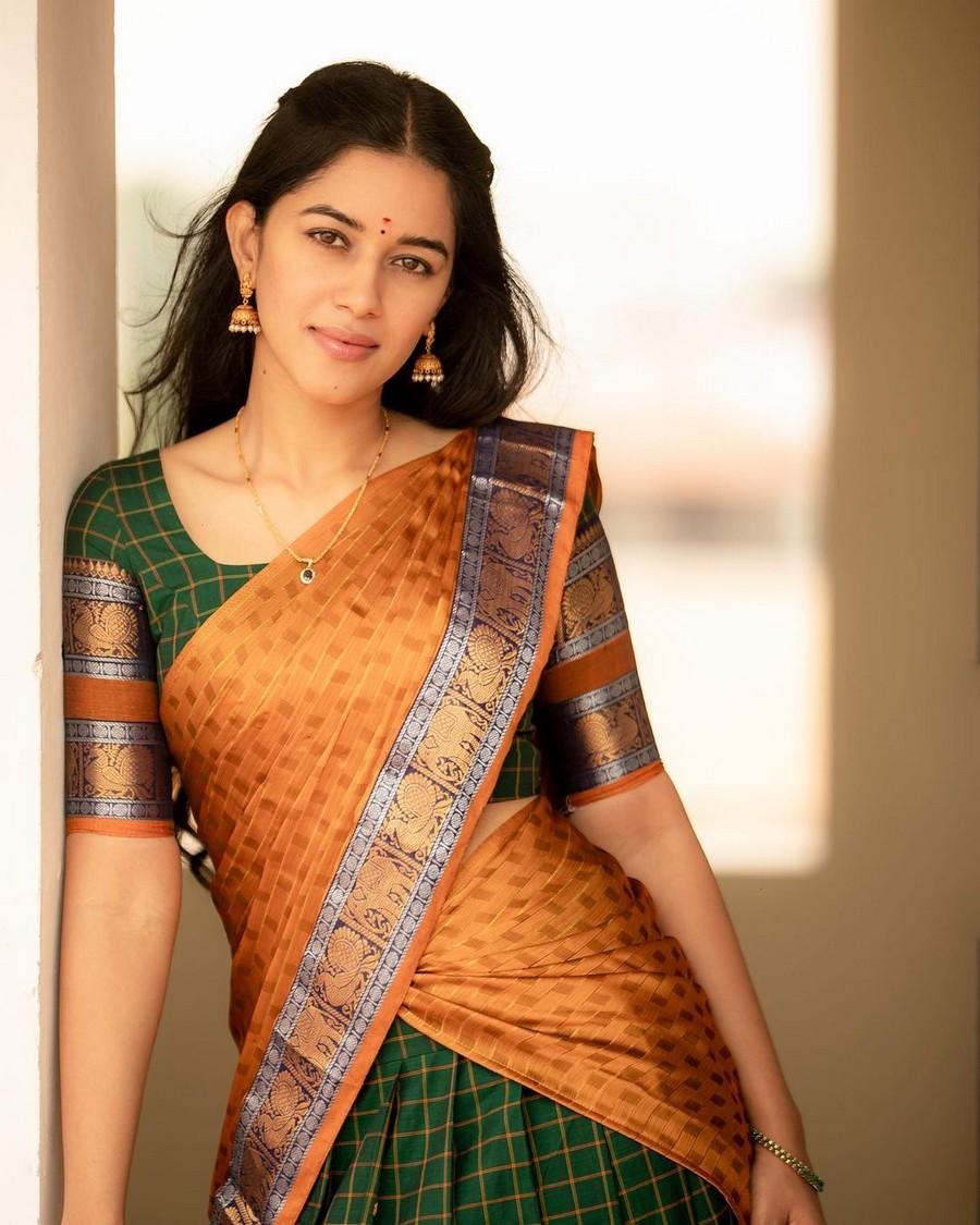 Mirnalini Ravi 5