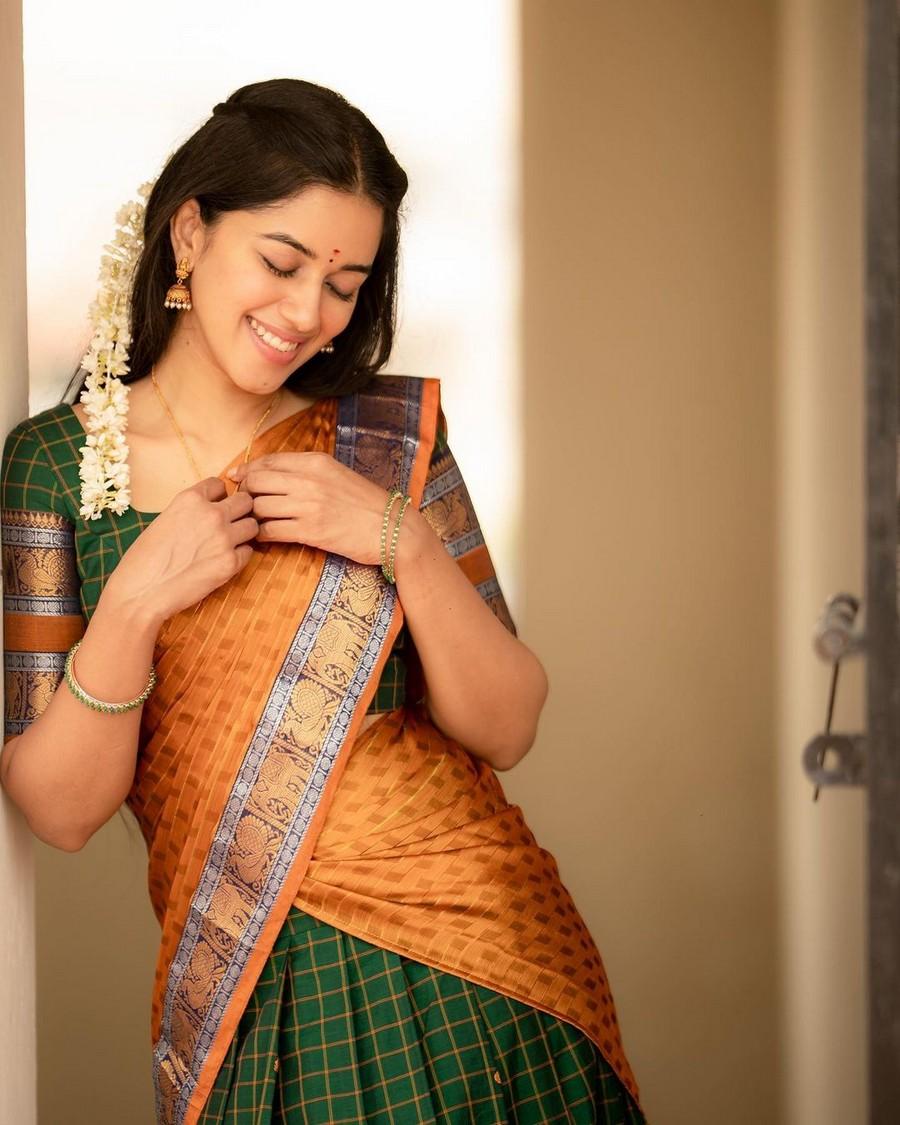 Mirnalini Ravi 6