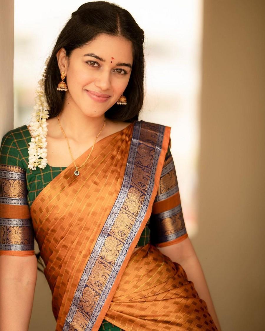 Mirnalini Ravi 7