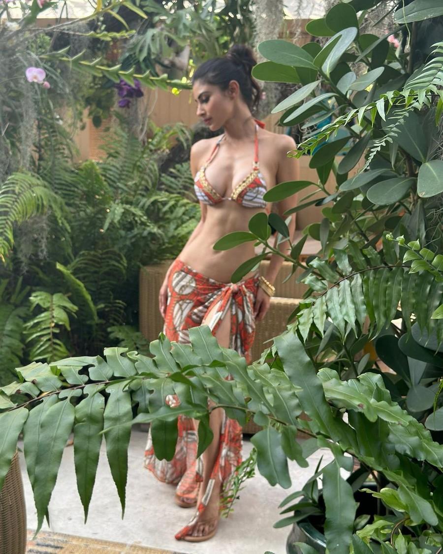 Mouni Roy 5