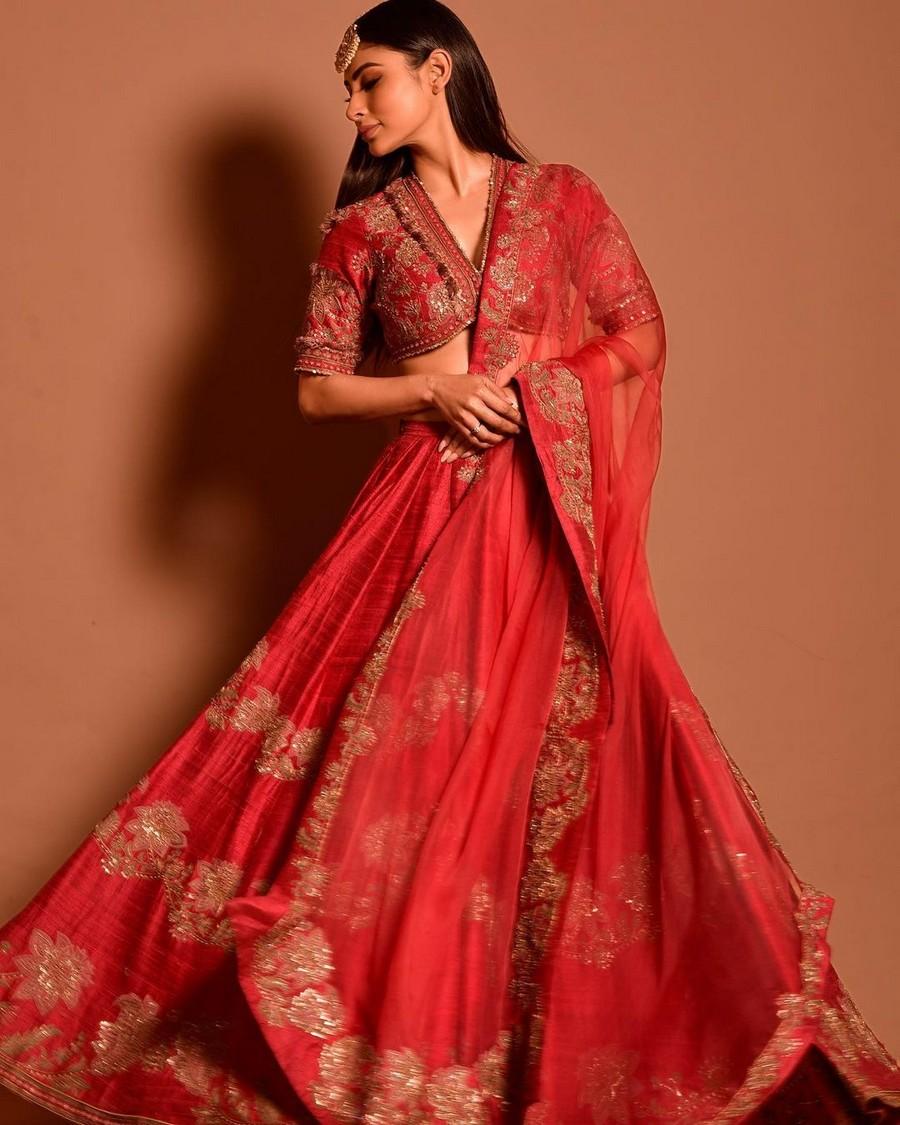 Mouni Roy 10