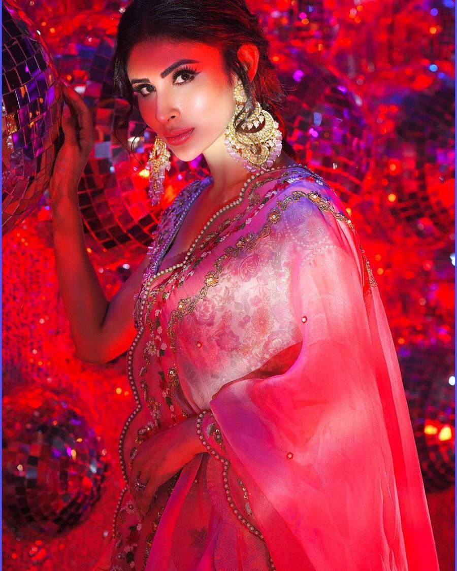 Mouni Roy 3