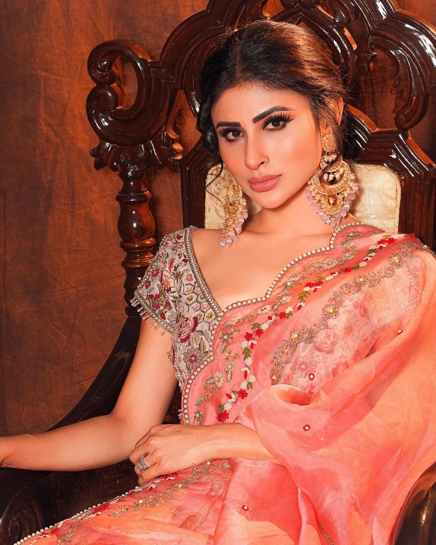 Mouni Roy 4