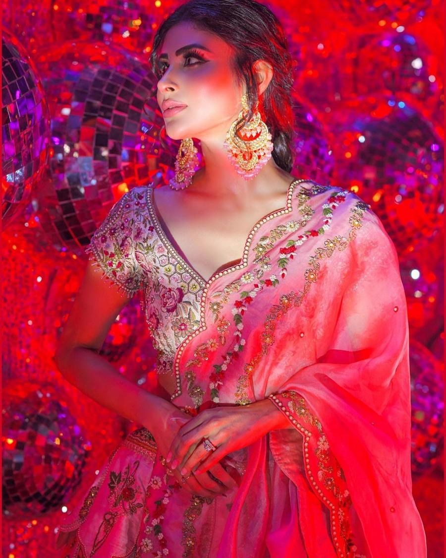 Mouni Roy 5