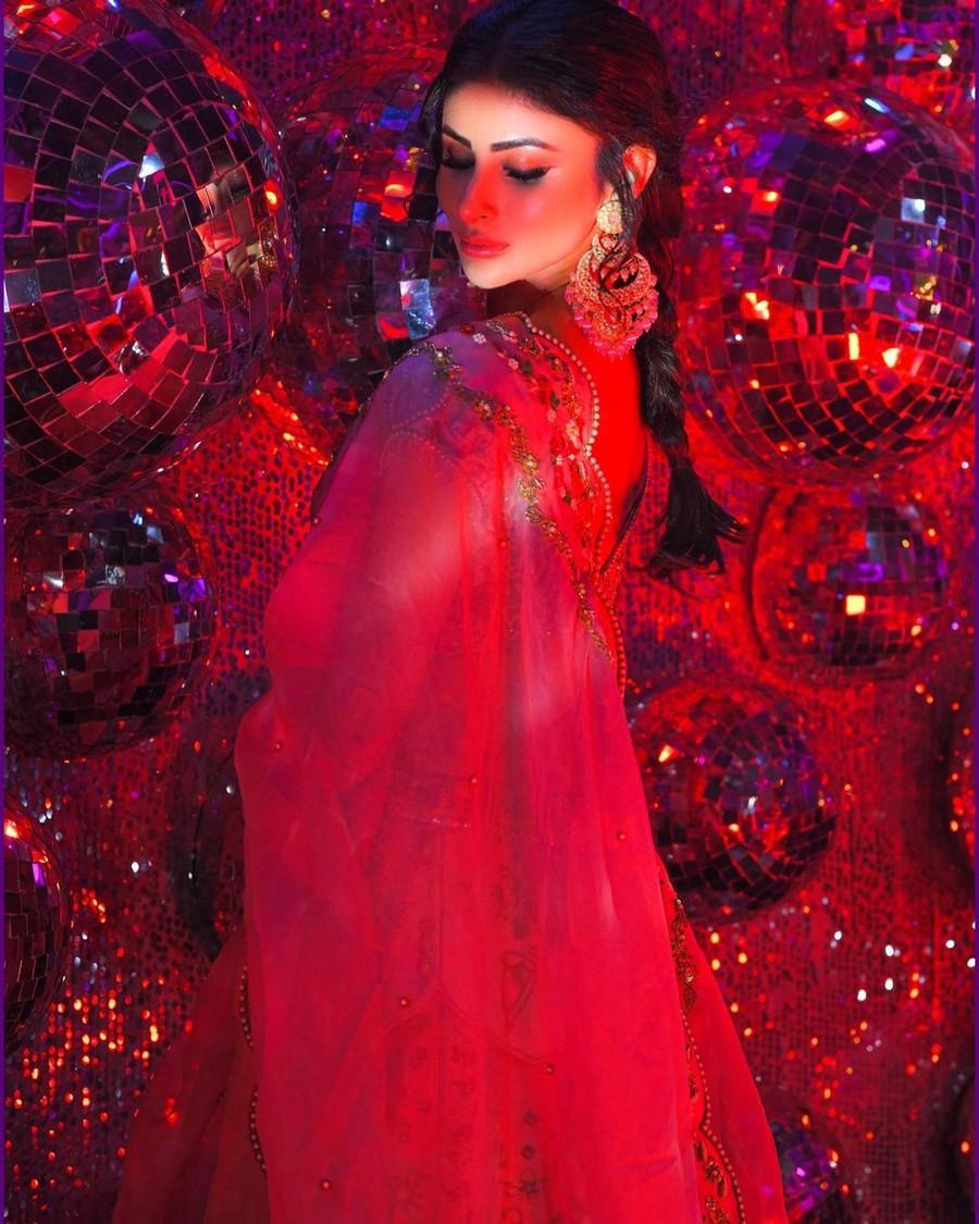 Mouni Roy 6