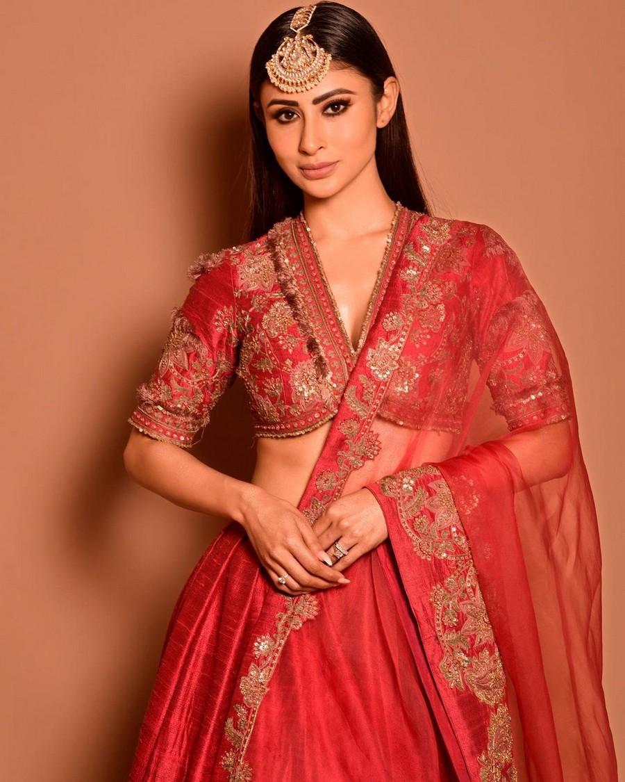 Mouni Roy 8