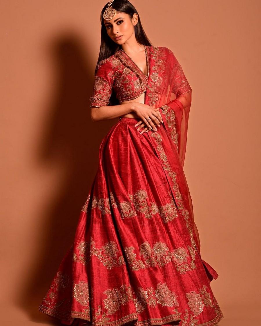 Mouni Roy 9