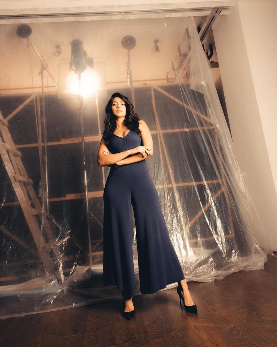 Mrunal Thakur 10