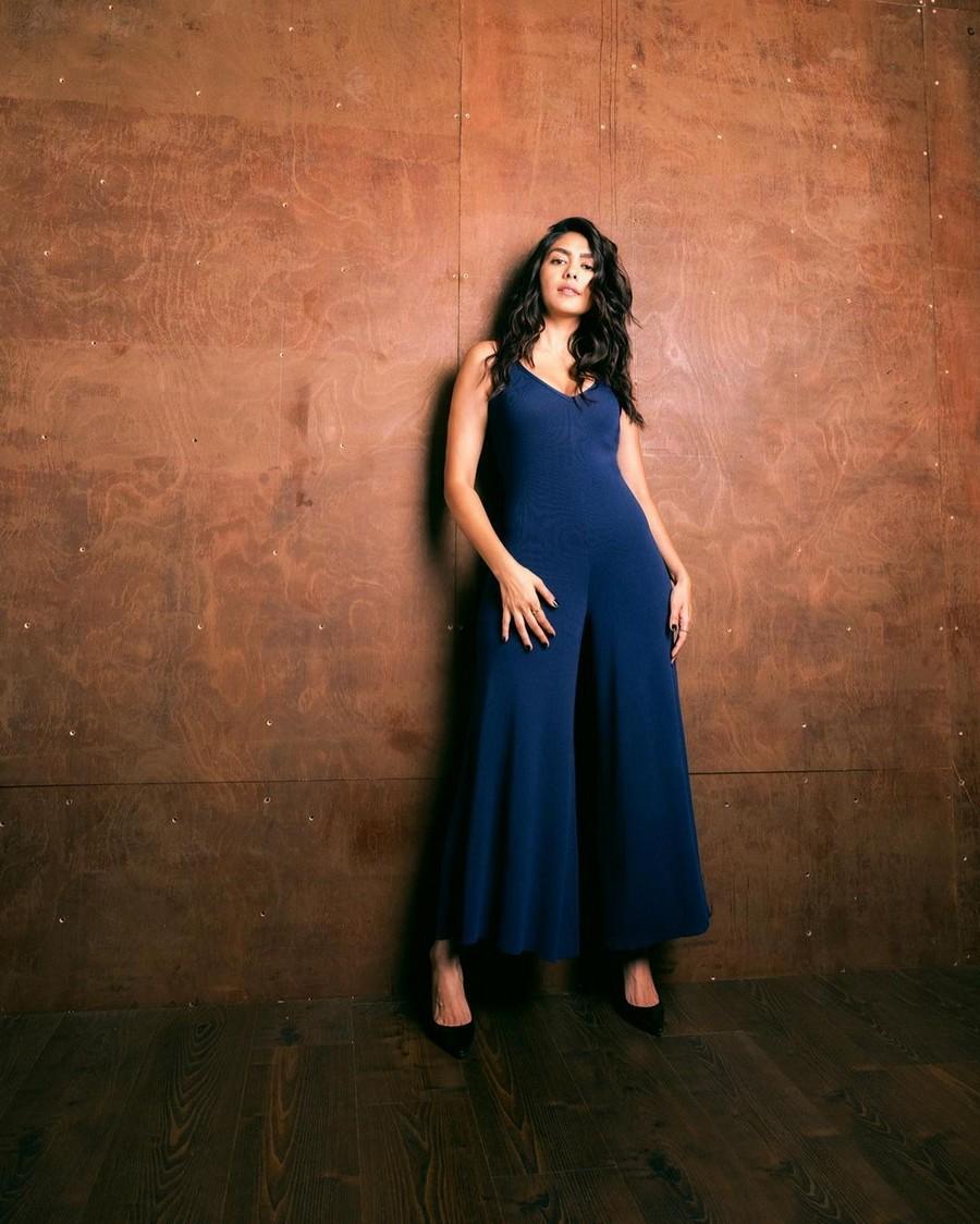 Mrunal Thakur 4