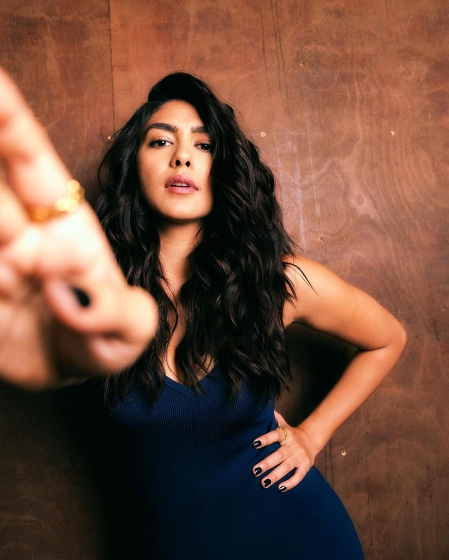 Mrunal Thakur 7