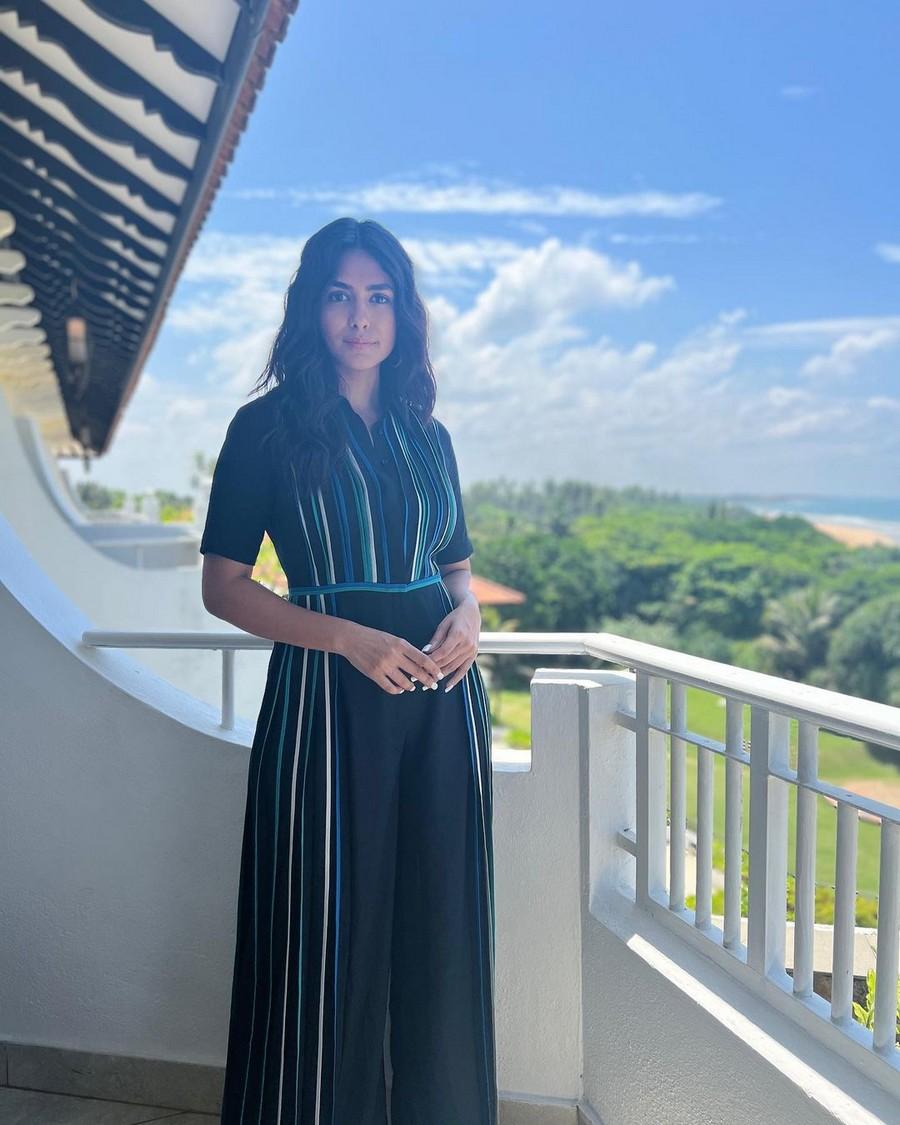 Mrunal Thakur 3