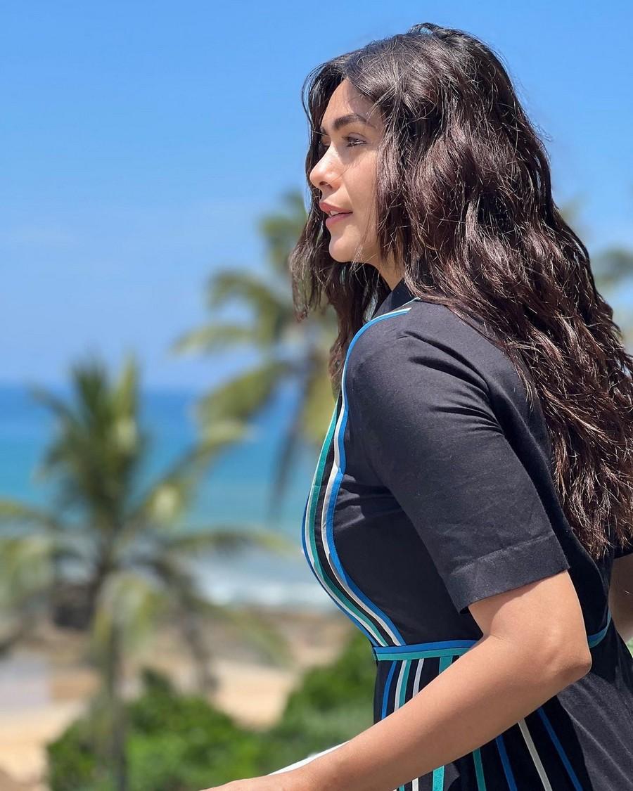 Mrunal Thakur 6