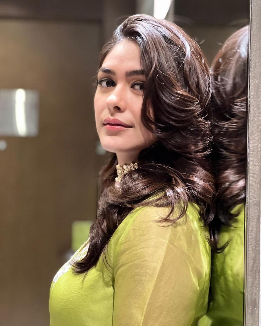 Mrunal Thakur 2