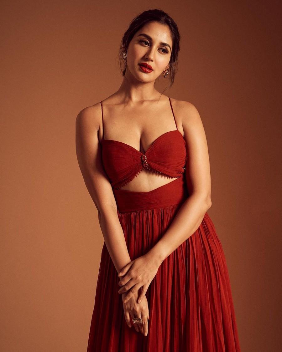 Nikita Dutta 4