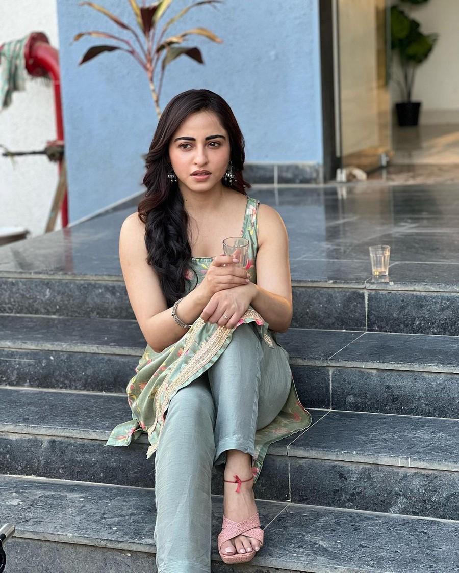 Niyati Fatnani 10