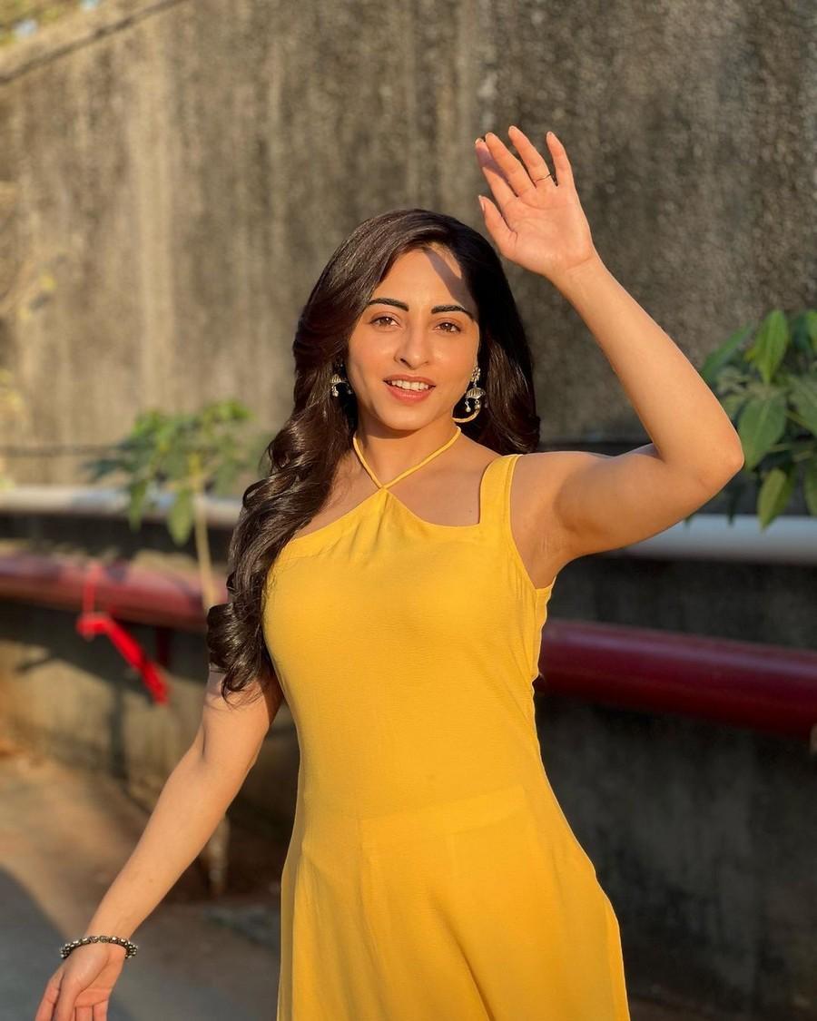 Niyati Fatnani 3