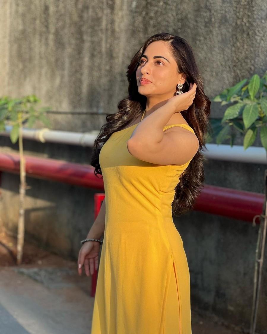 Niyati Fatnani 4