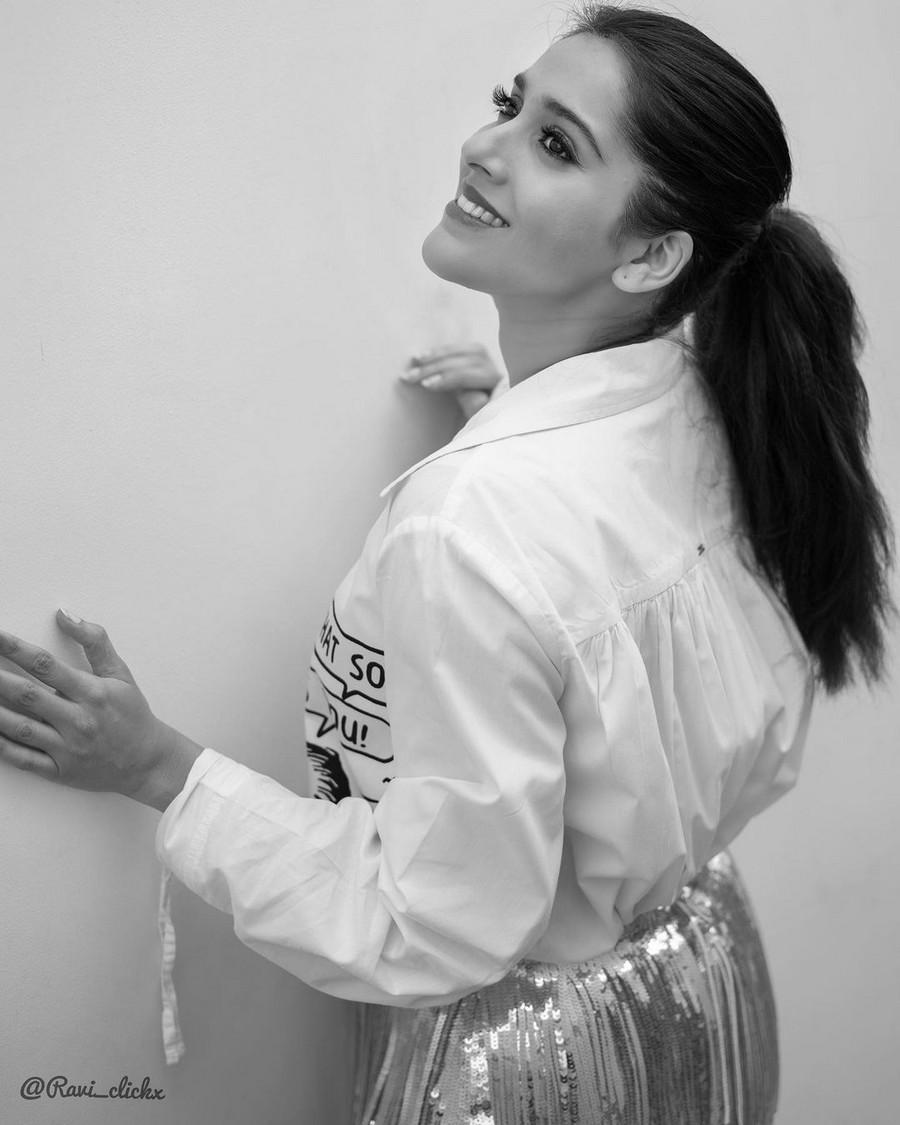 Rashmi Gautam 4