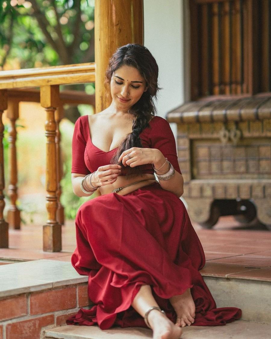 Ruhani Sharma 2