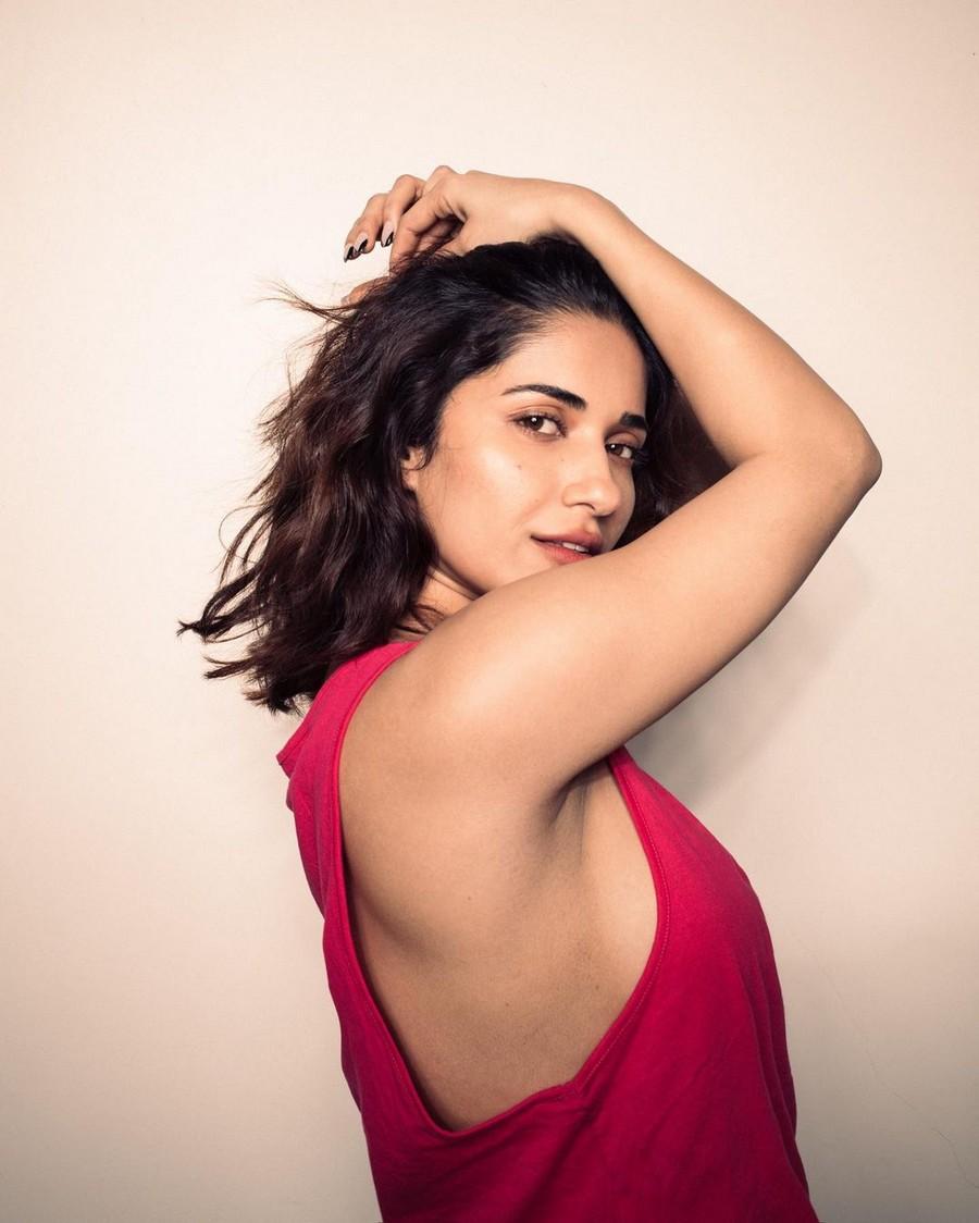 Ruhani Sharma 4