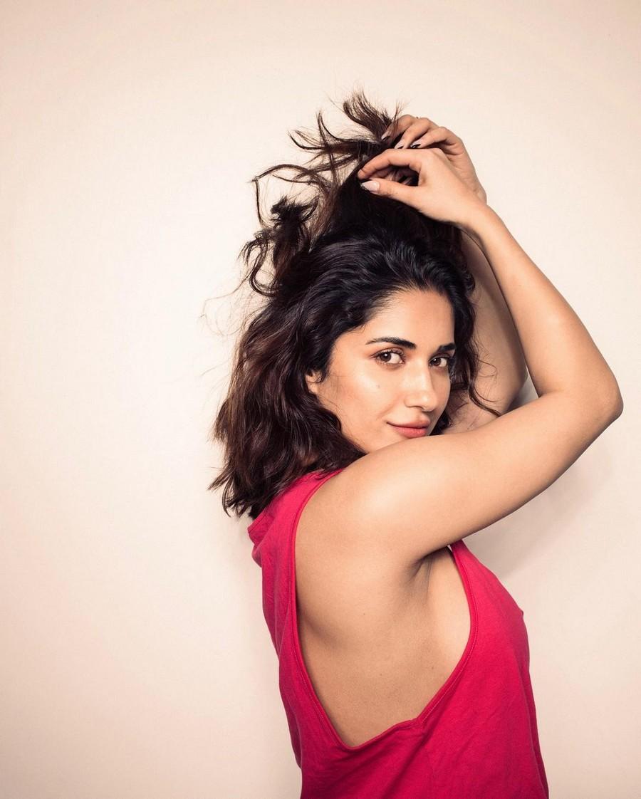 Ruhani Sharma 5