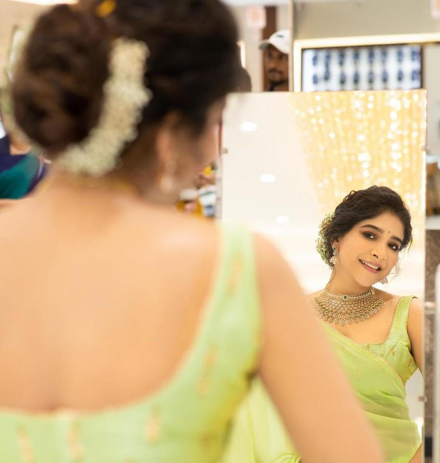 Sakshi Agarwal 8
