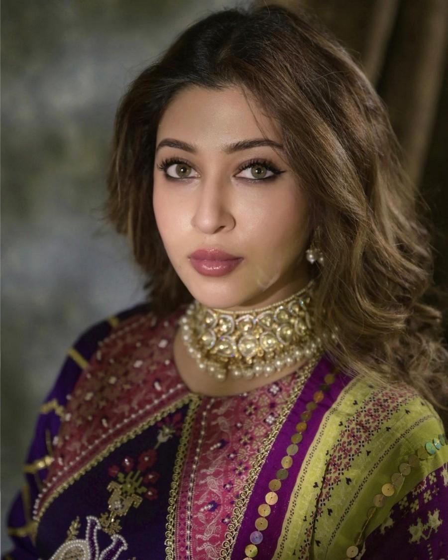 Sonarika Bhadoria 8
