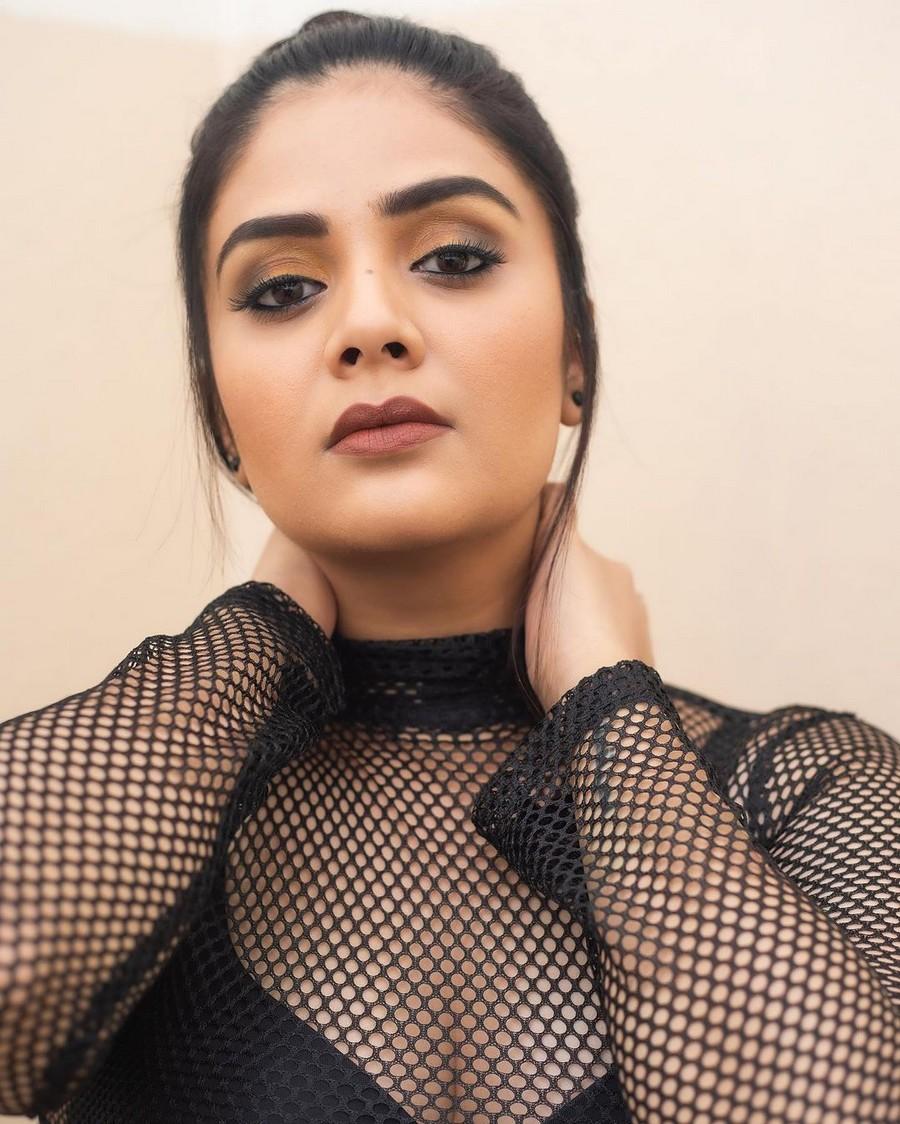 Sreemukhi 2