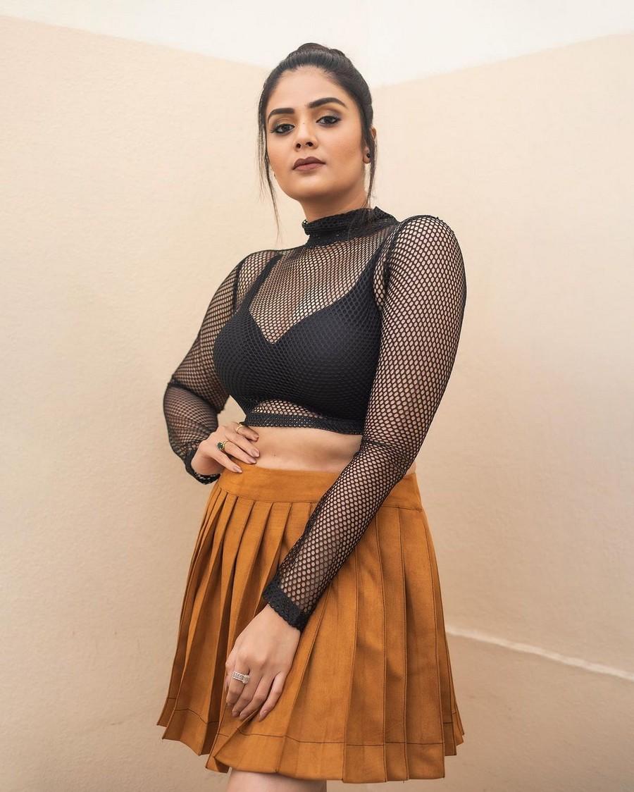 Sreemukhi 4