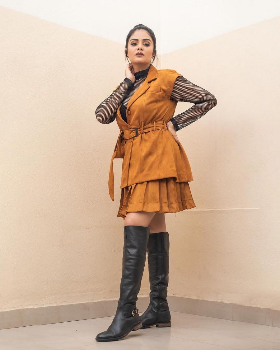 Sreemukhi 5
