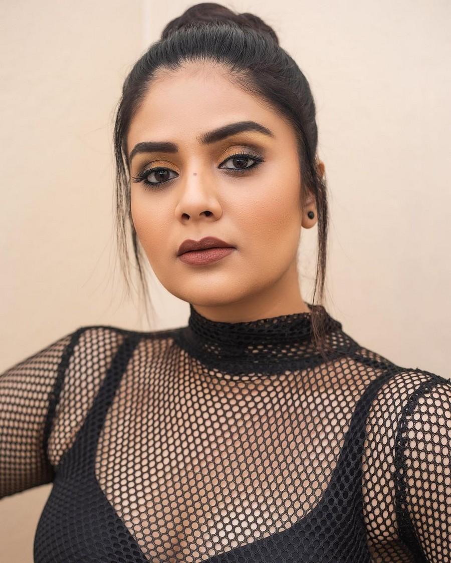 Sreemukhi 6