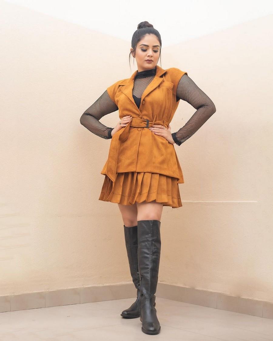 Sreemukhi 7