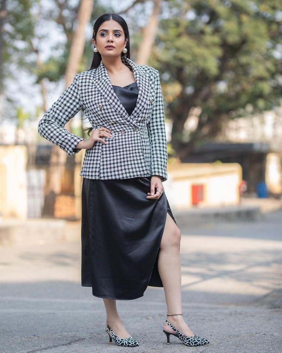 Sreemukhi 3