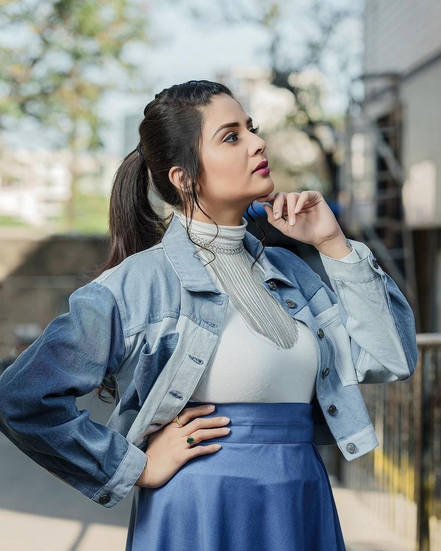 Sreemukhi 4