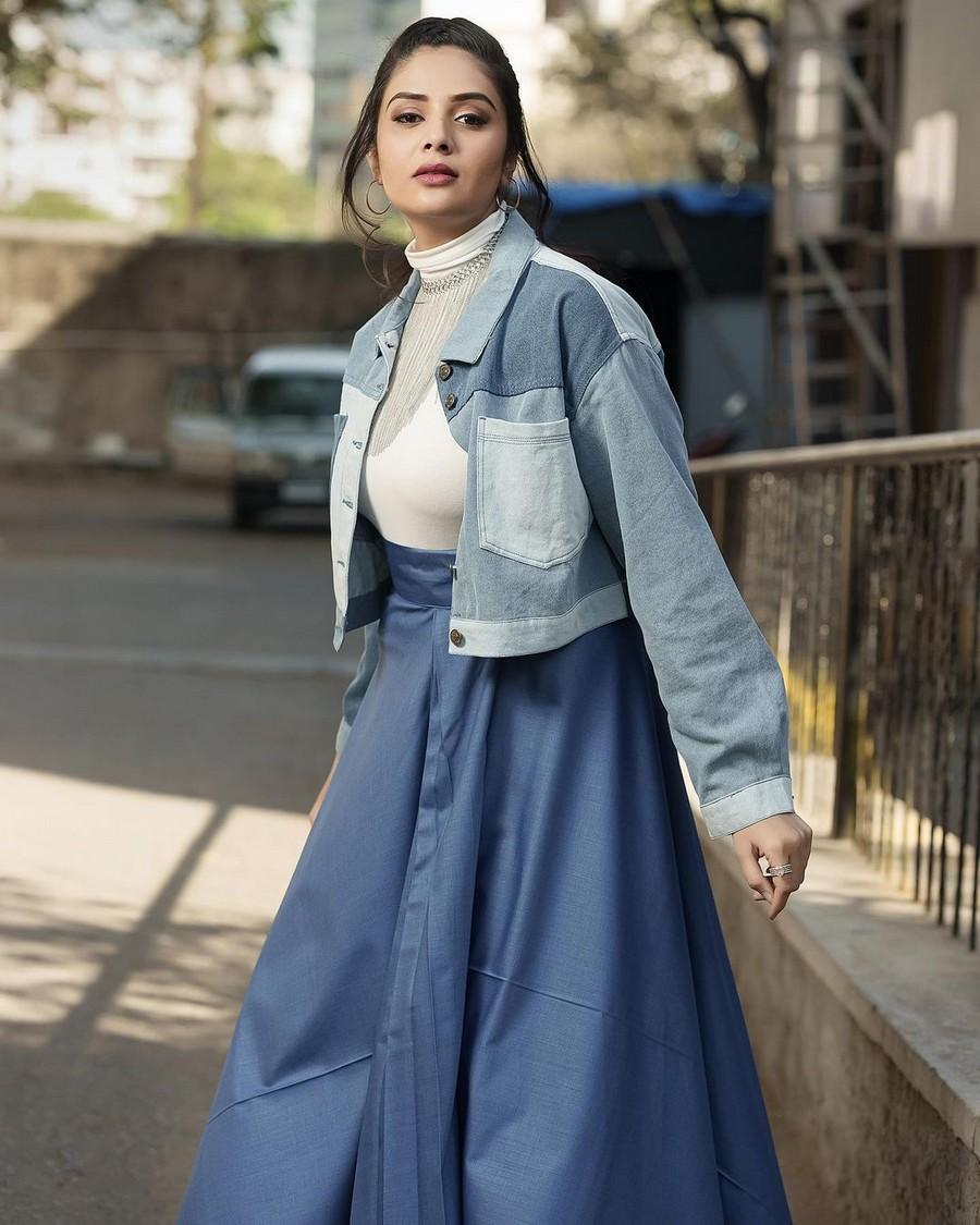 Sreemukhi 5