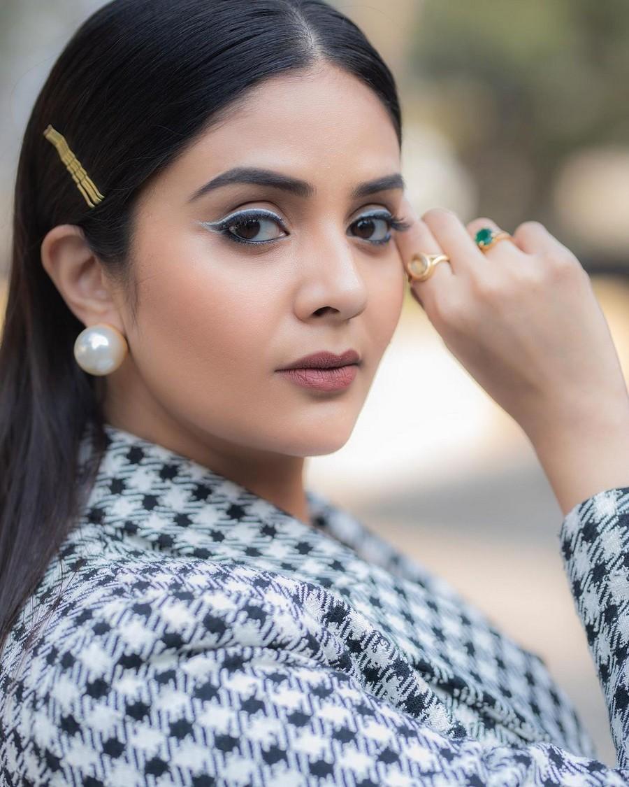 Sreemukhi 8