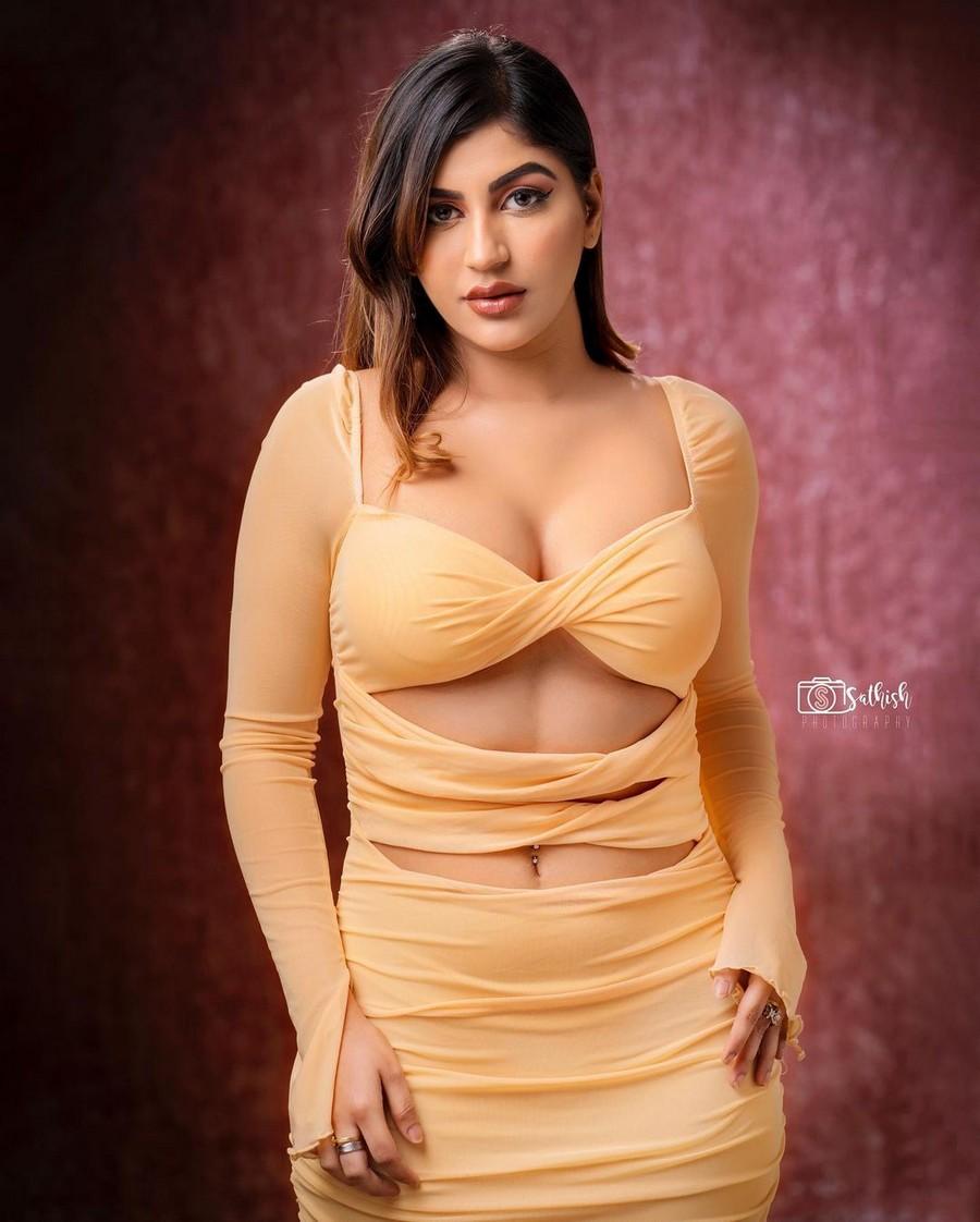 Yashika Aannand 4