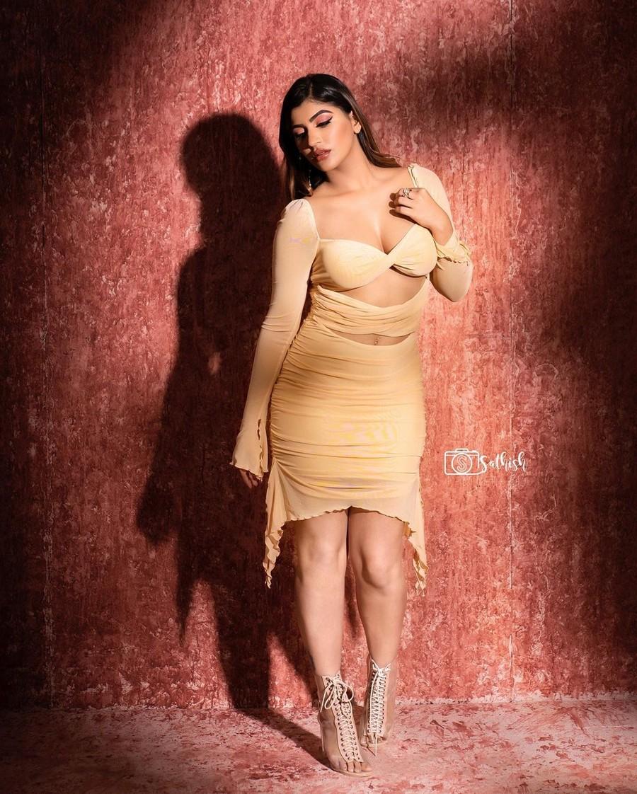 Yashika Aannand 5