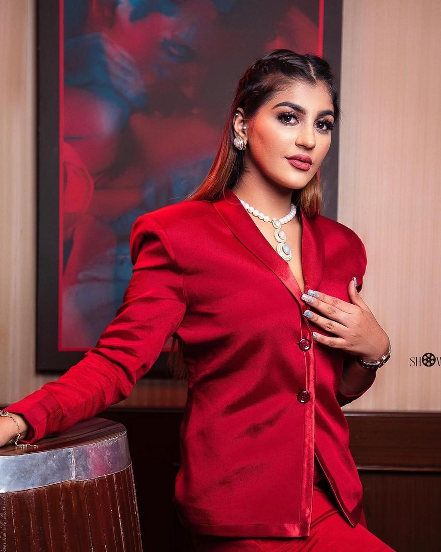 Yashika Aannand 8