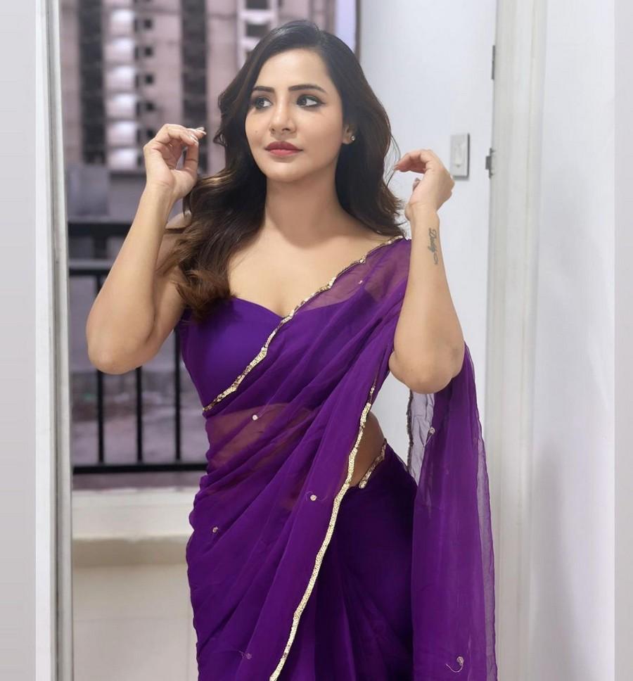 Ashu Reddy 3