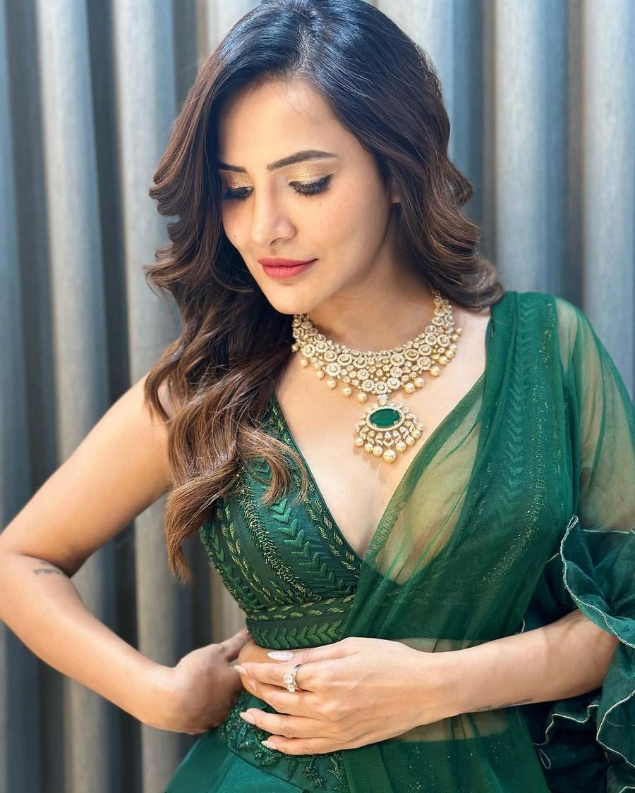 Ashu Reddy 8