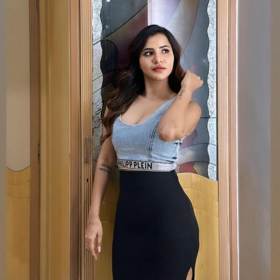 Ashu Reddy 10
